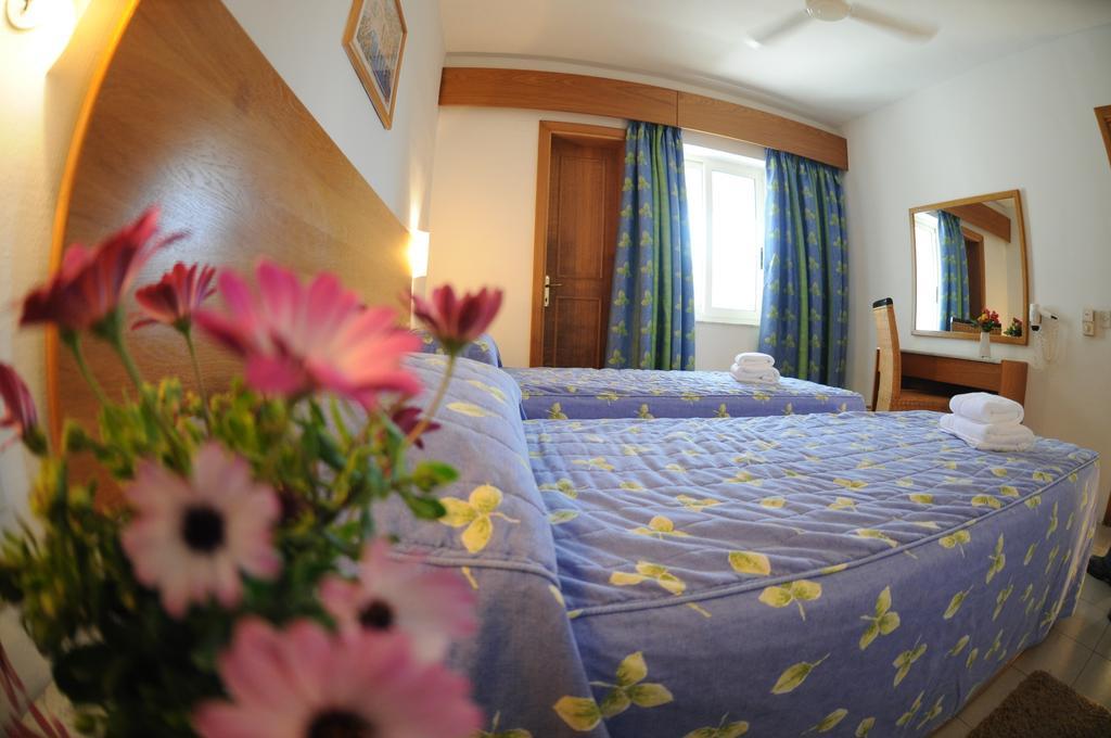 Club Salina Wharf Aparthotel Qawra Room photo